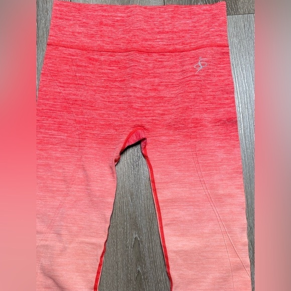 Women’s Cropped Leggings Active Pink Size Small/Medium - Picture 5 of 11